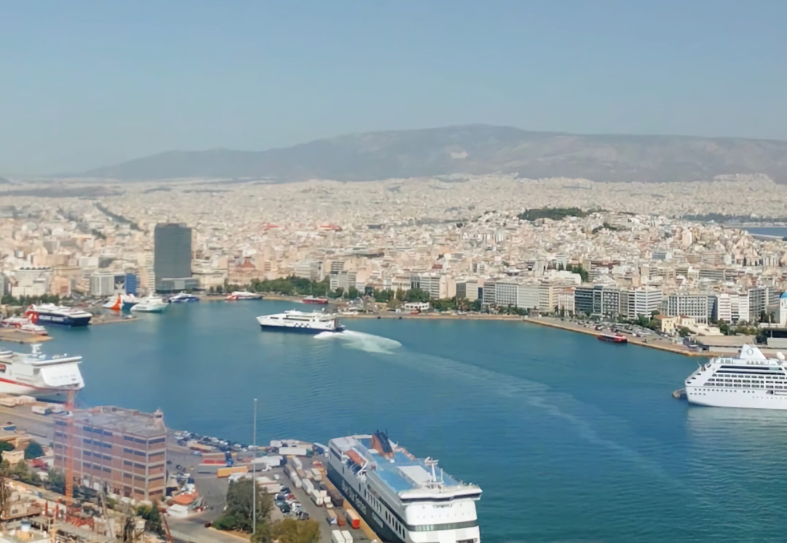Το λιμάνι του Πειραιά από ψηλά