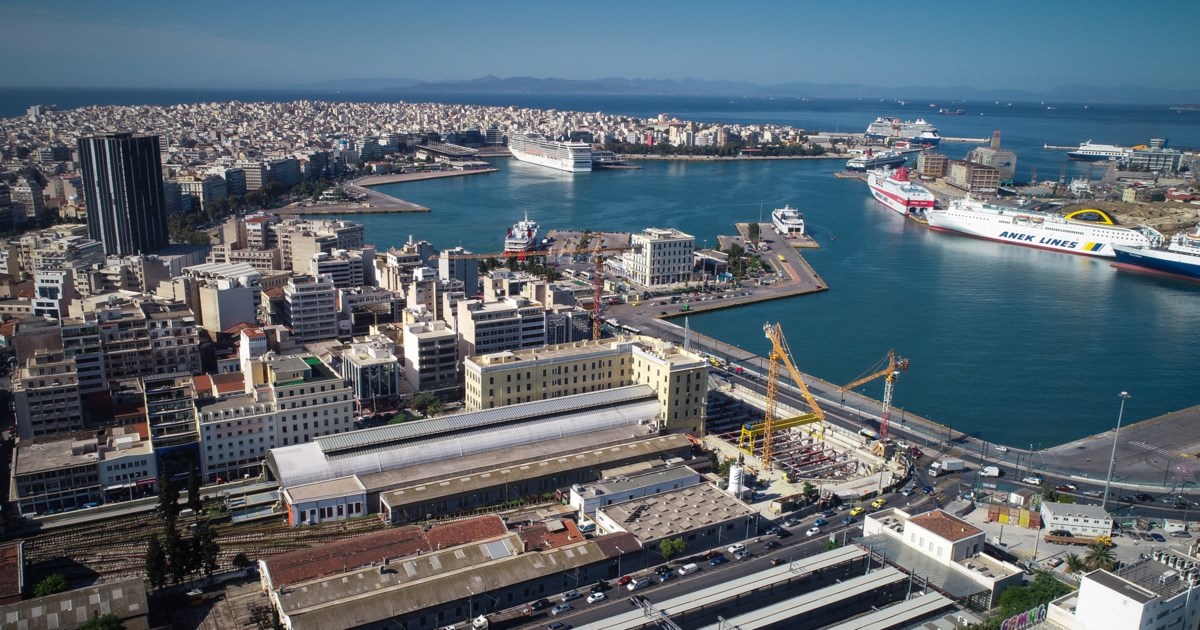 Το λιμάνι του Πειραιά από ψηλά