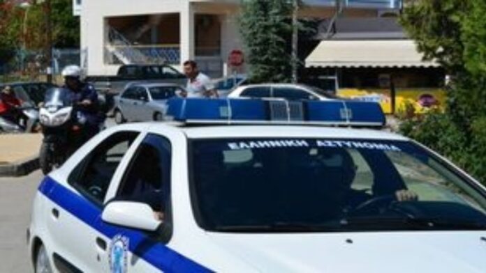 Περιπολικό της ΕΛ.ΑΣ. σε δρόμο στα Άνω Λιόσια