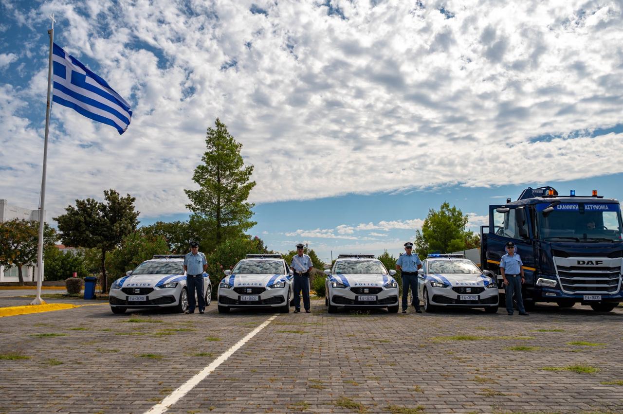 Οχήματα της ΕΛ.ΑΣ κατά την τελετή παράδοσης στη Σχολή Αξιωματικών