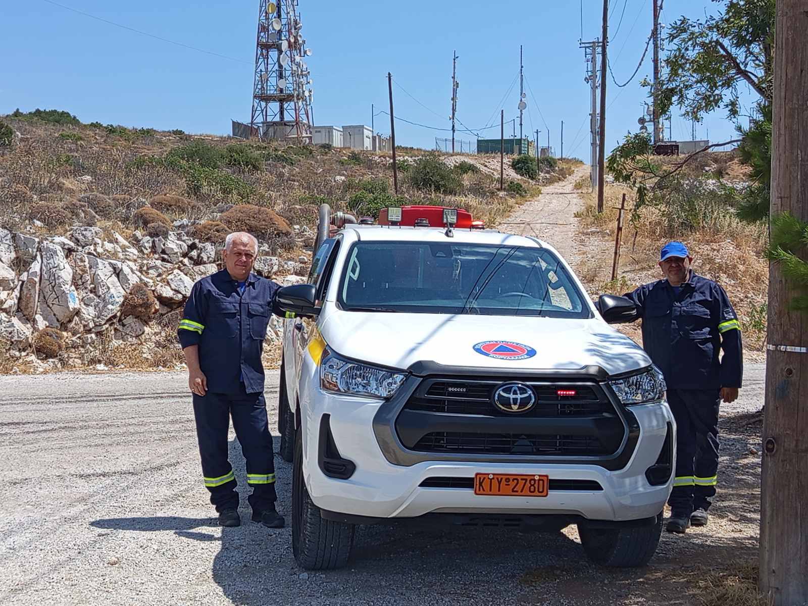 Εθελοντές σε επιφυλακή για πυρκαγιά στον Κορυδαλλό