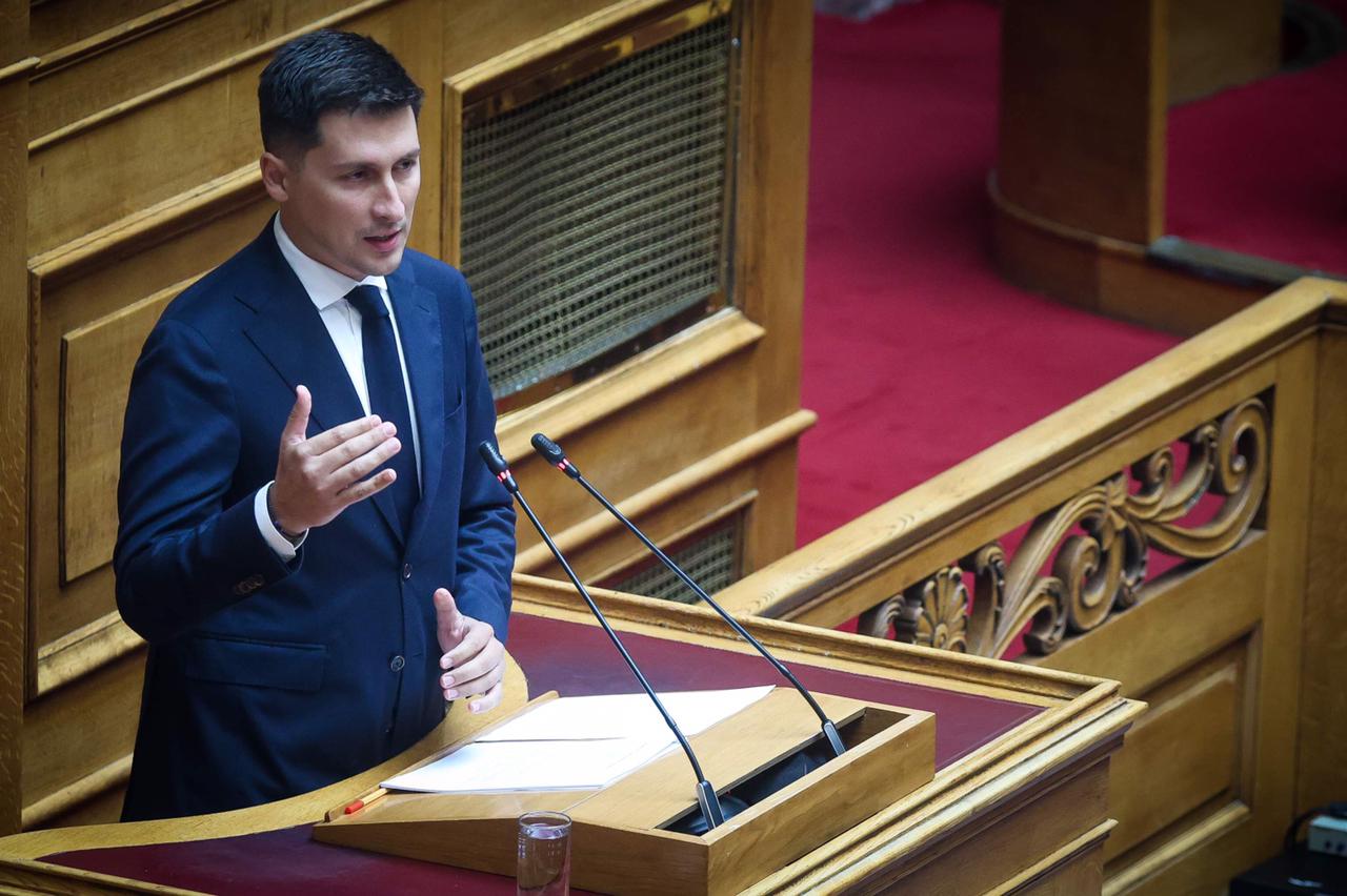 Ο Παύλος Χρηστίδης στη Βουλή