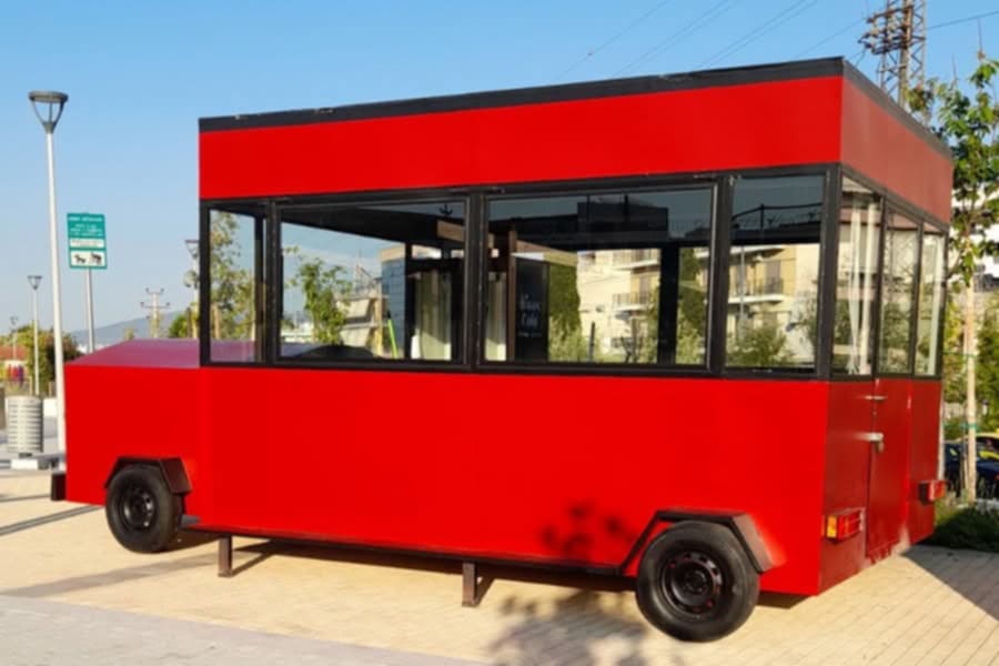 Η καντίνα oldschoolbus στο πάρκο Λαμπράκη που δημοπρατείται μετά από δύο χρόνια