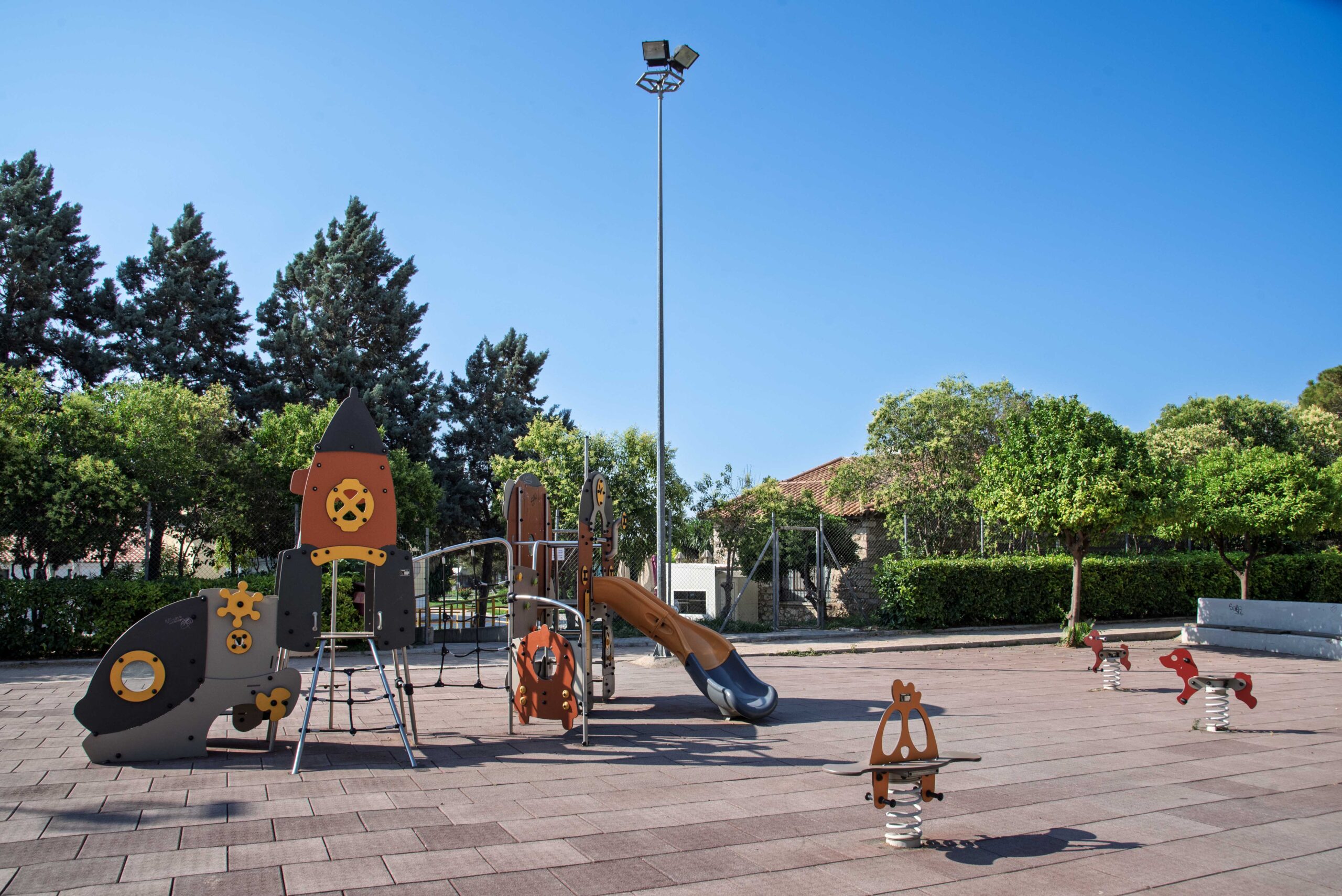 Ανακαινισμένη παιδική χαρά στον Δήμο Νίκαιας - Αγ. Ι. Ρέντη