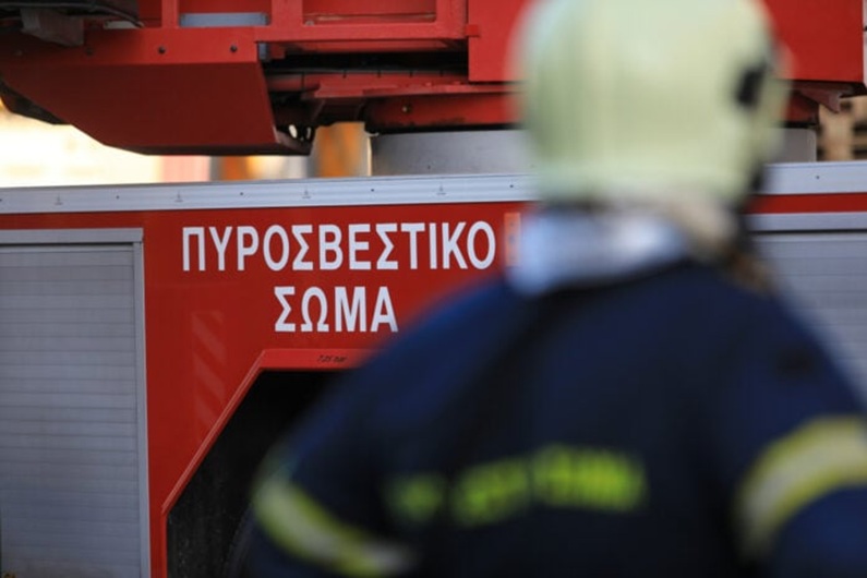 Φωτιά στο Βρωμοπούσι Σαλαμίνας μετά από δυναμιτάκι σε πάρτυ