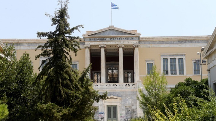 Φοιτητές σε πανεπιστήμιο - νέα ρύθμιση για αιώνιους φοιτητές