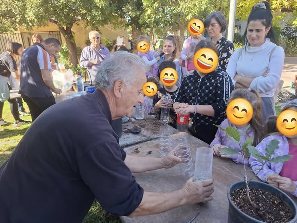 571786581_2508165179553918_4726370299406444838_n Εθελοντές και παιδιά φυτεύουν δέντρα στο Όρος Αιγάλεω – Δήμος Κερατσινίου-Δραπετσώνας