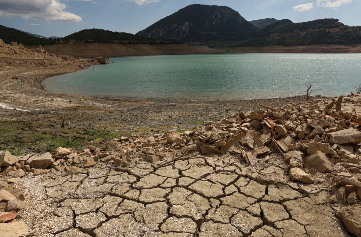 Ταμιευτήρας νερού στην Αττική με χαμηλή στάθμη νερού