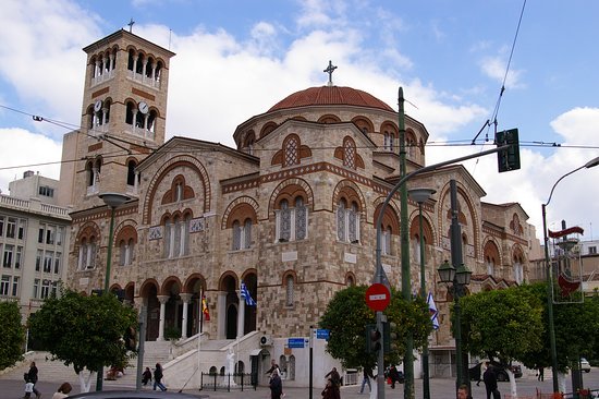 Παρέλαση 28ης Οκτωβρίου μπροστά από το Δημοτικό Θέατρο Πειραιά