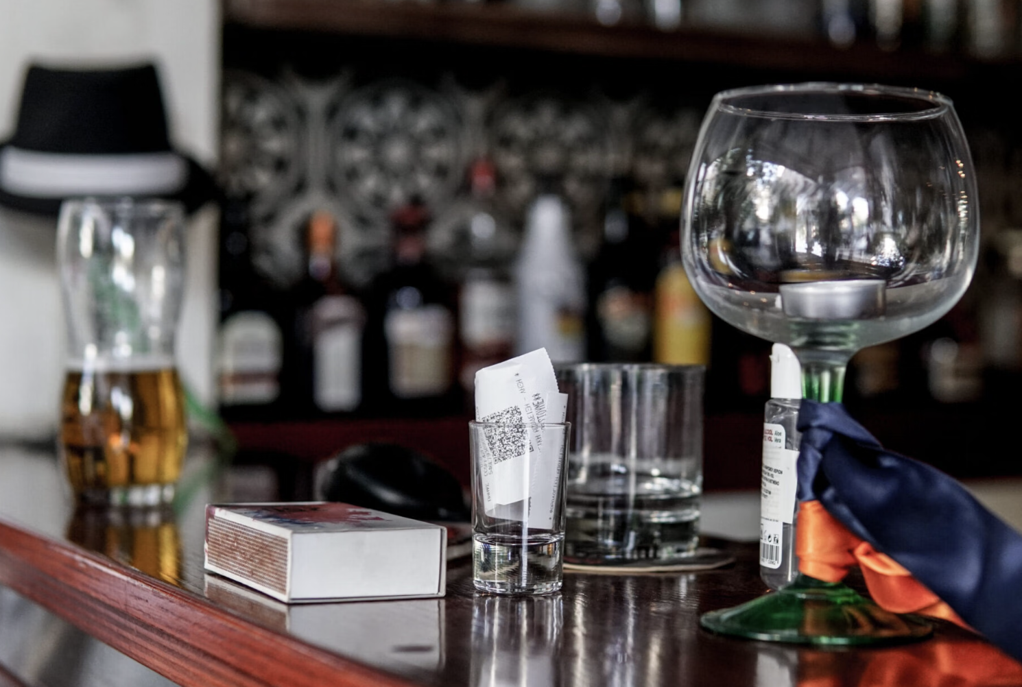 alcohol Πειραιάς ανήλικοι κατανάλωση αλκοόλ σε καφετέρια μεταφέρθηκαν στο νοσοκομείο