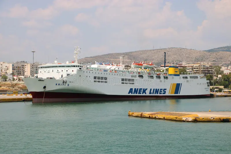 Πλοίο της ΑΝΕΚ Lines στο λιμάνι του Πειραιά