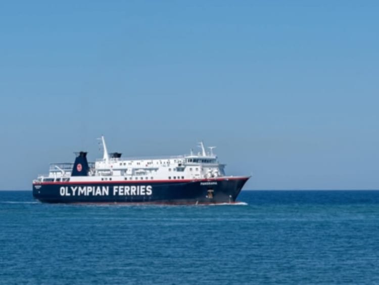Πλοίο ΠΑΝΟΡΑΜΑ της OLYMPIAN FERRIES στο λιμάνι του Πειραιά