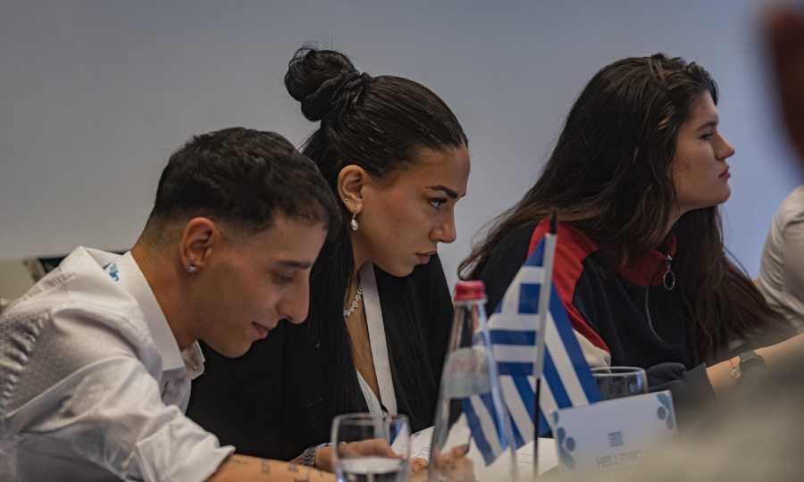 vaggelis-nakis-pamairi-afentaki-apo-ta-stories-sta-edrana-tis-eyropaikis-enosis-oi-ellines-influencers-poy-elampsan-stin-portogalia