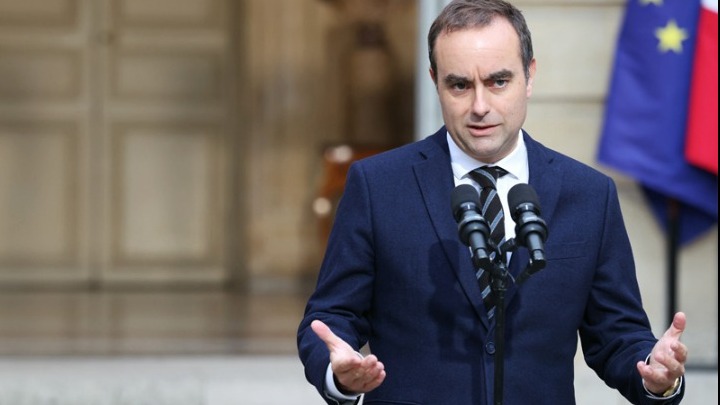 Ο Σεμπαστιάν Λεκορνί ανακοινώνει την παραίτησή του στο Παρίσι