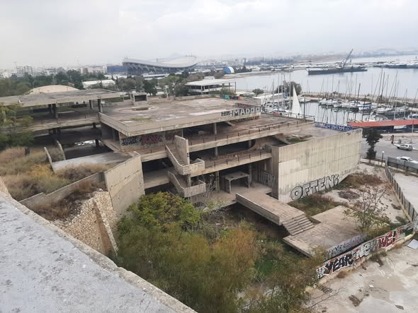 εγκαταλελειμμένο κτίριο στο Μικρολίμανο Πειραιά – σπίτι των ηθοποιών