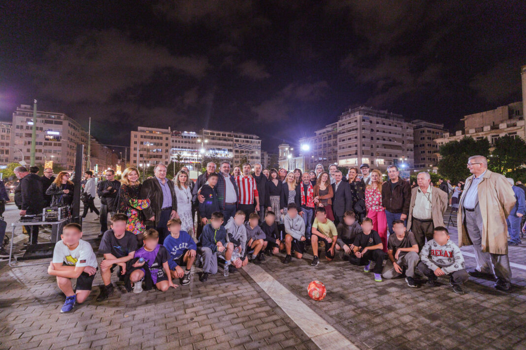 Εκδήλωση «Οι Αλάνες του Πειραιά» στην πλατεία Κοραή με συμμετοχή καλλιτεχνών και παλαιμάχων