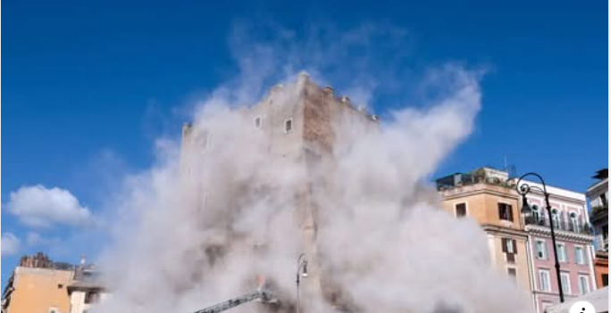 Κατέρρευσαν τμήματα μεσαιωνικού πύργου κοντά στο Κολοσσαίο στη Ρώμη