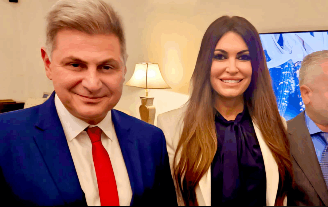 Νικόλας Φαραντούρης με την πρέσβη των ΗΠΑ Κίμπερλι Γκίλφοϊλ