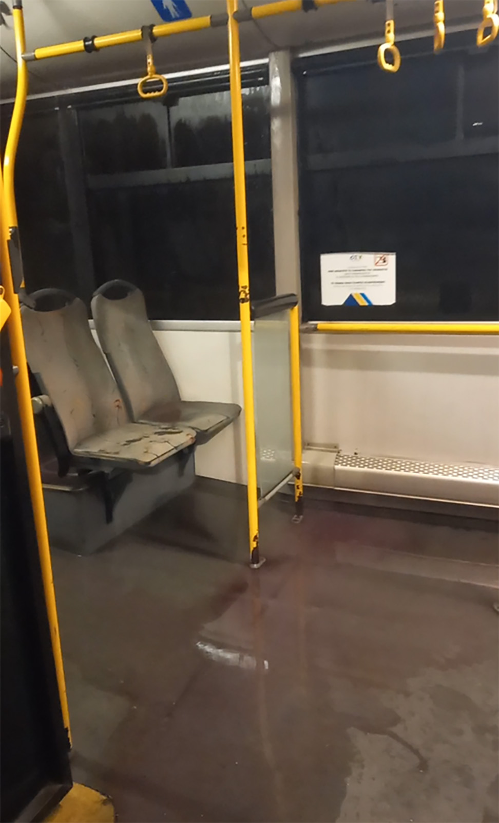 Βραστό νερό σε λεωφορείο Περάματος