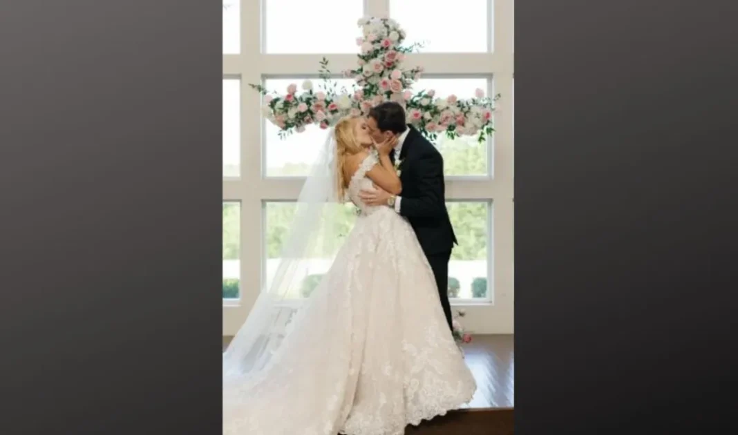 Το πρώτο τους φιλί… στην εκκλησία!