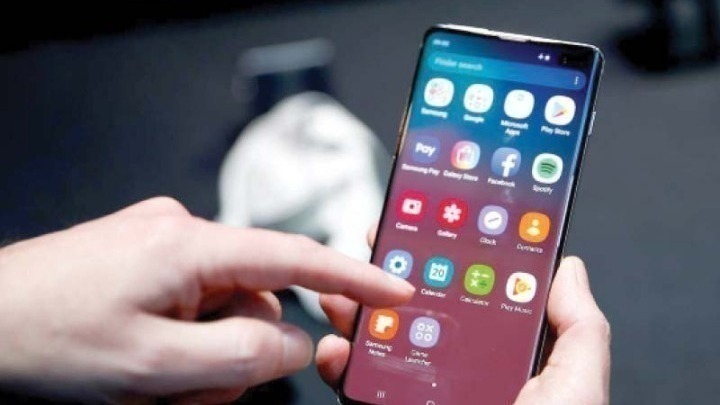 eurobarometer 2025 social media ellada