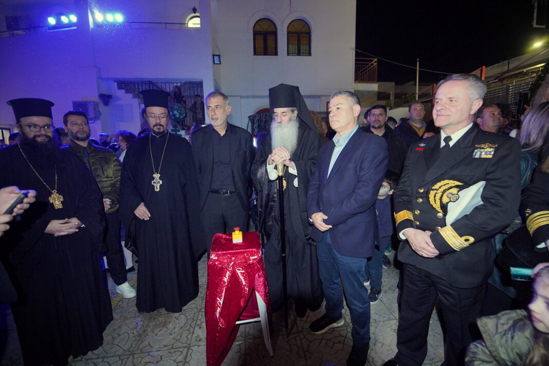 Γιάννης Μώραλης και Μητροπολίτης Σεραφείμ Πειραιάς