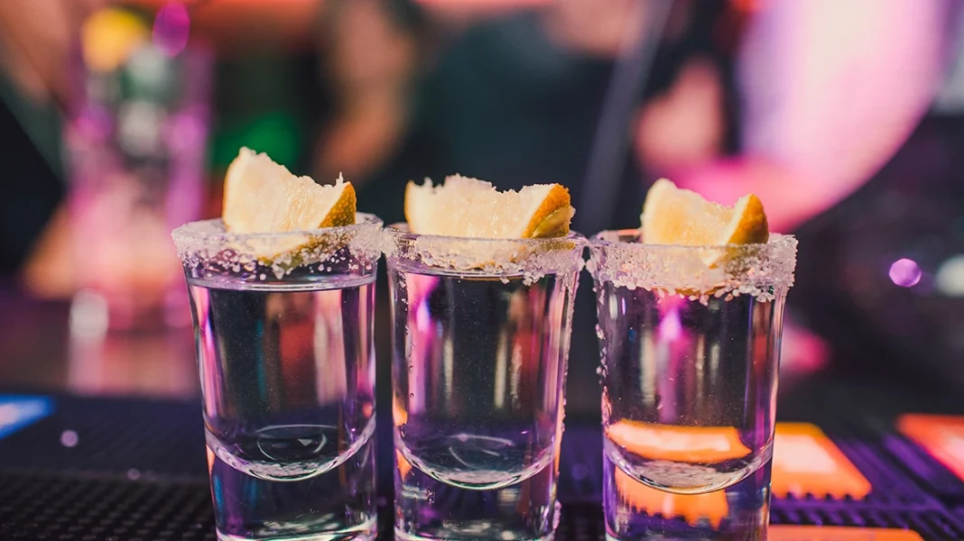 Αστυνομικός έλεγχος σε μπαρ στον Πειραιά