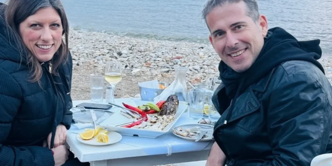 Ζωή Κωνσταντοπούλου και Διαμαντής Καραναστάσης σε γεύμα δίπλα στη θάλασσα