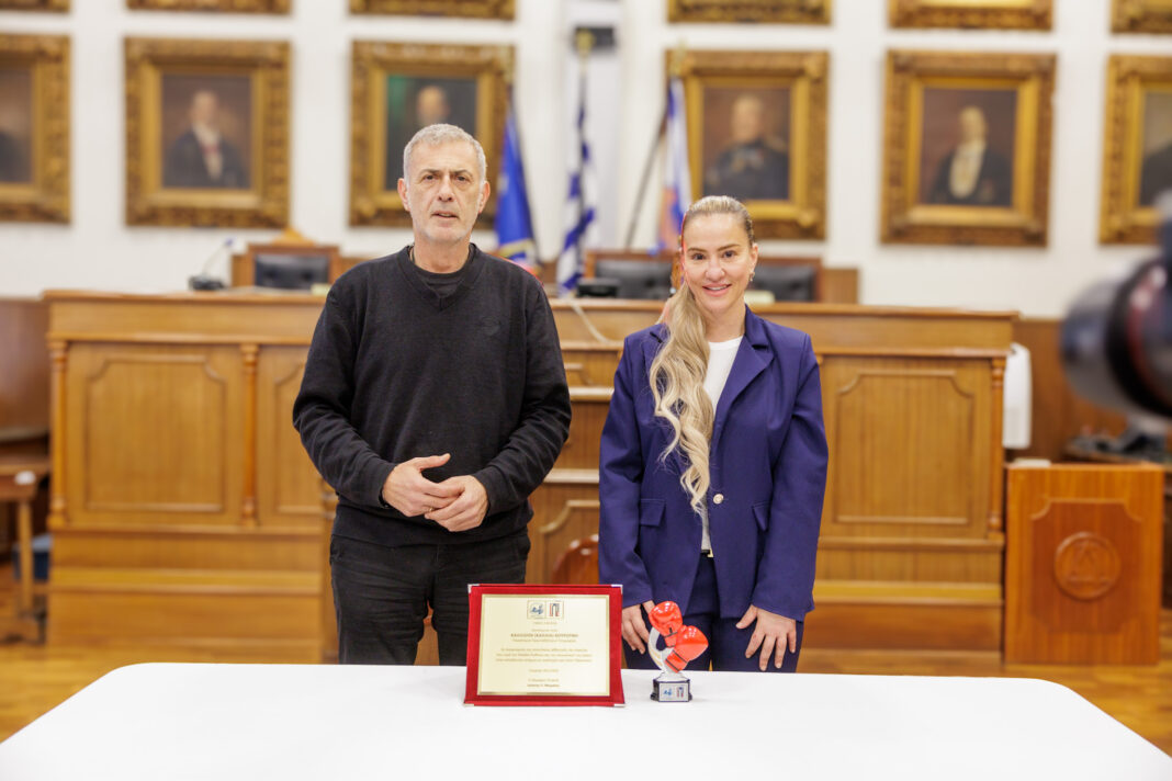 Βράβευση της πυγμάχου Καλλιόπης Κουρούνη από τον Δήμο Πειραιά