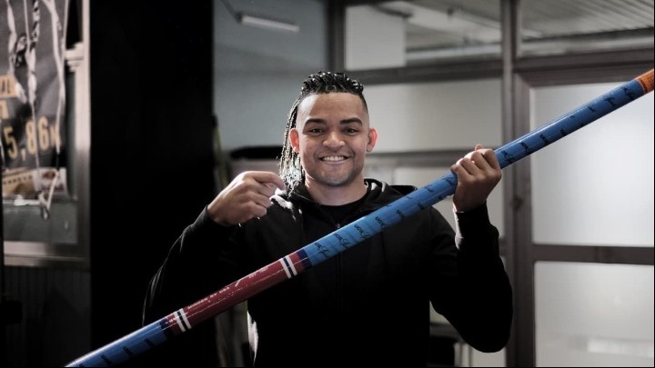 Εμμανουήλ Καραλής με νέα κοντάρια στο ΟΑΚΑ