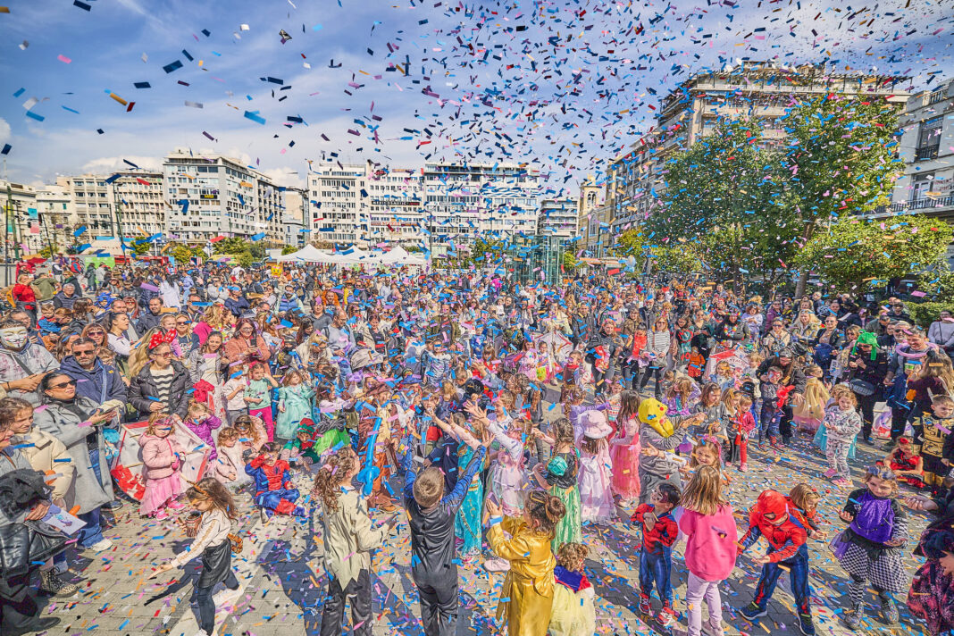 Αποκριάτικες εκδηλώσεις Δήμου Πειραιά στην πλατεία Κοραή και στη Φρεαττύδα με τον Βαγγέλη Κονιτόπουλο
