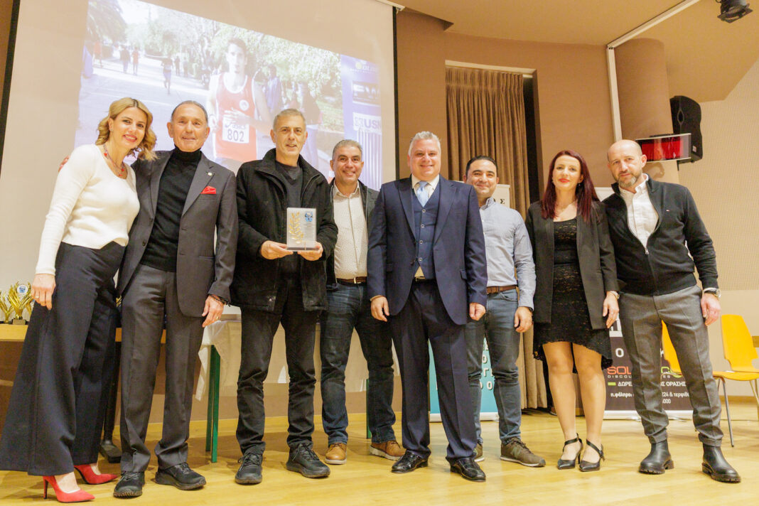 Βράβευση του Δημάρχου Πειραιά Γιάννη Μώραλη από τον Σύλλογο Δρομέων Υγείας