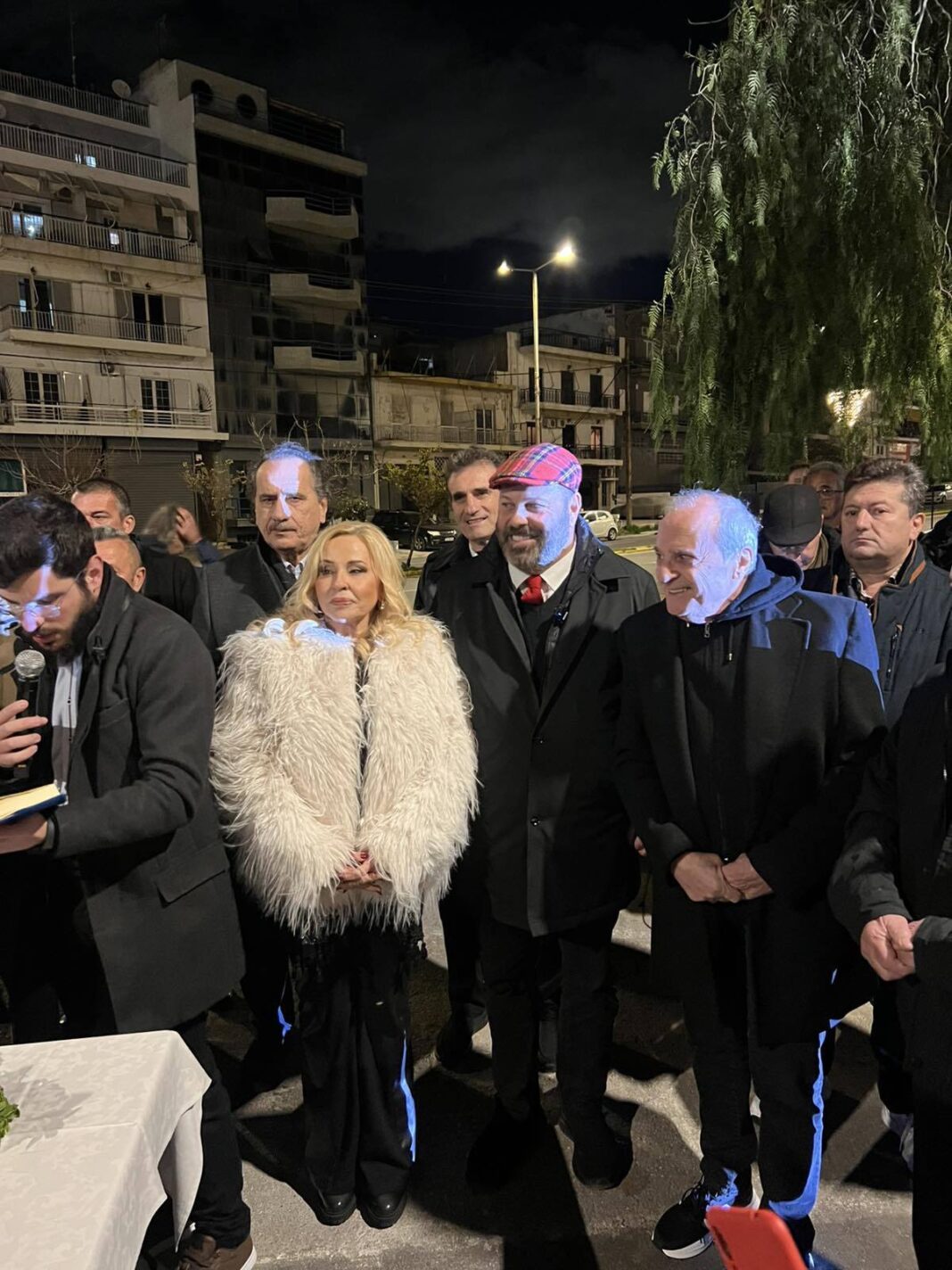 «Εγκαίνια της Πλατείας Ναυπηγοεπισκευαστικής Ζώνης στο Πέραμα με τον Δήμαρχο Γιάννη Λαγουδάκο και τη Μπέσσυ Αργυράκη»