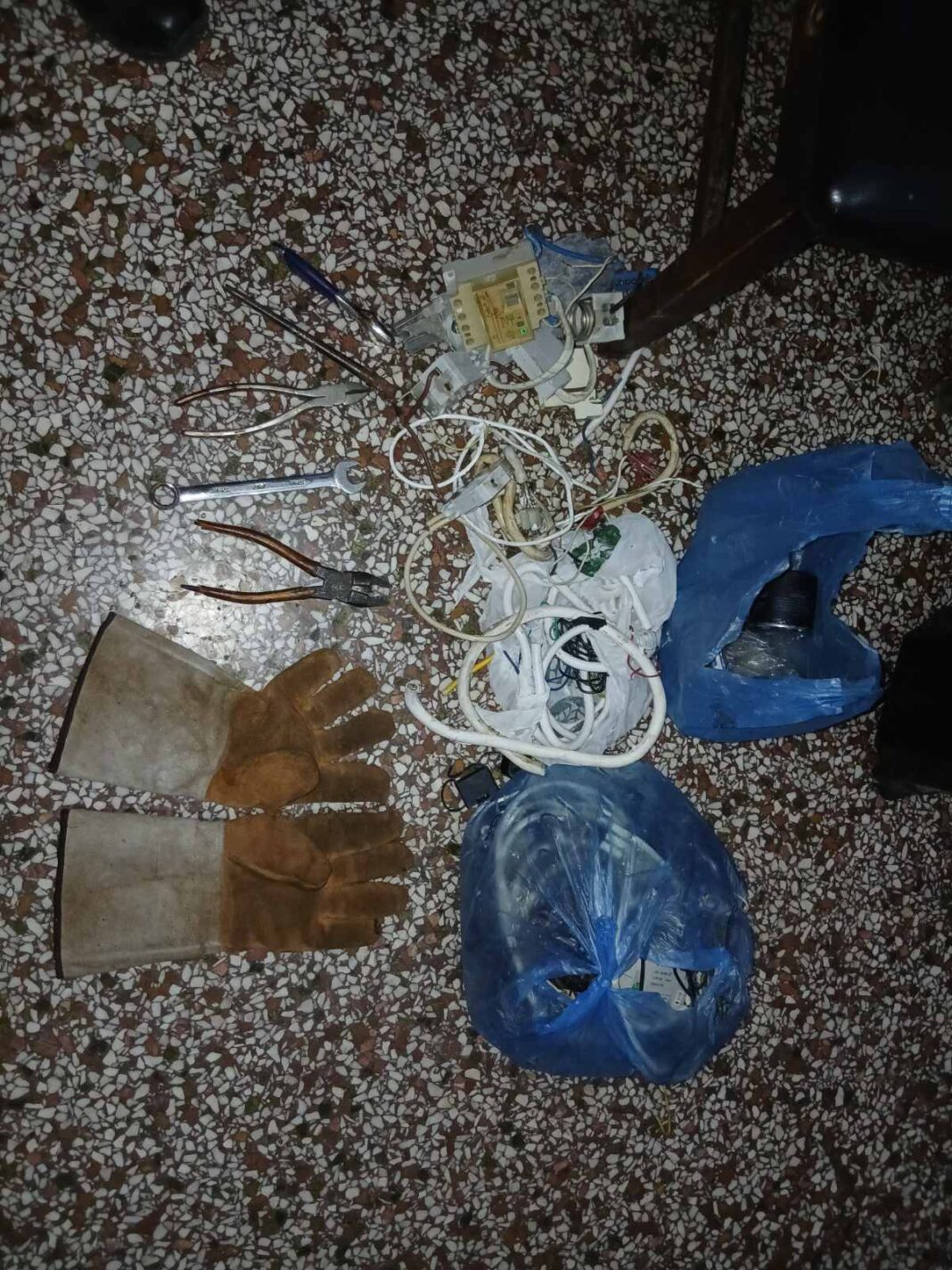 Αστυνομικοί της Άμεσης Δράσης στο Πέραμα σε έλεγχο οχήματος