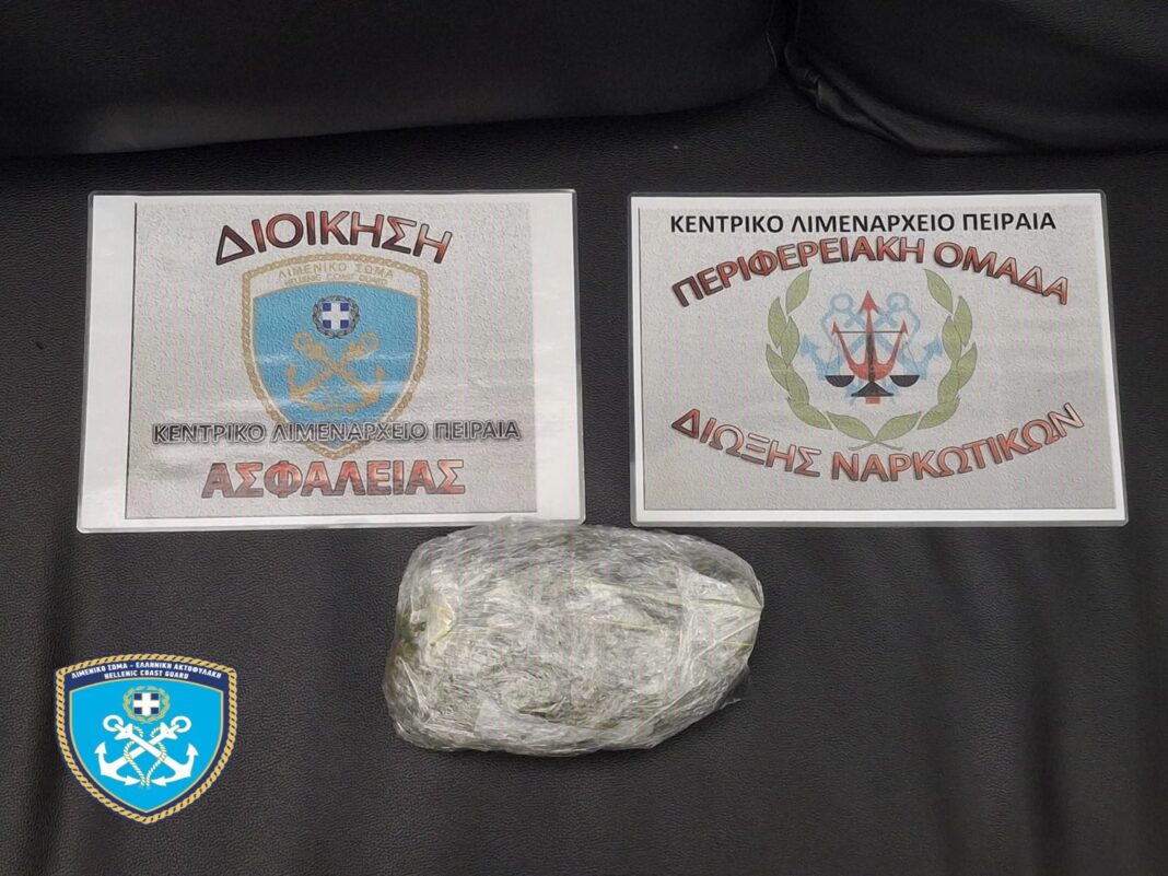 «Στελέχη του Λιμεναρχείου Πειραιά σε έλεγχο σε επιβατικό πλοίο στο λιμάνι – σύλληψη 43χρονου με κάνναβη»