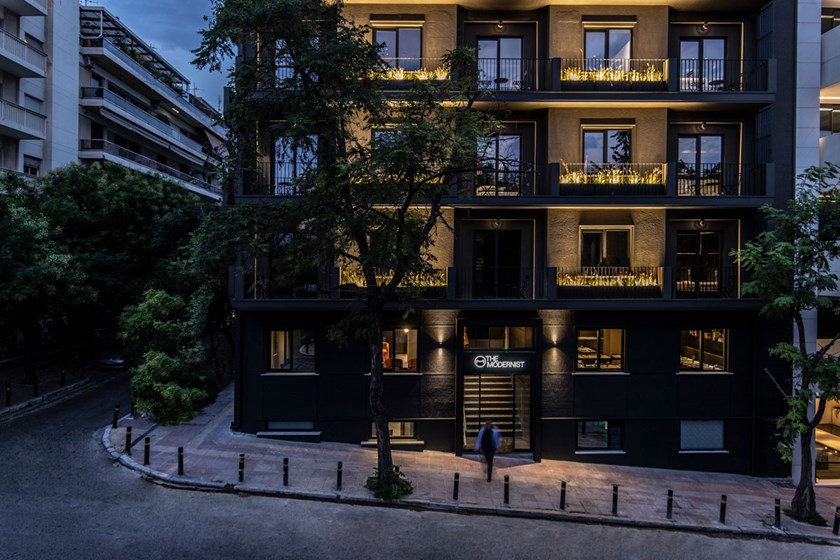 Το κτίριο της BriQ Properties στη Γούναρη 3 στον Πειραιά που θα μετατραπεί σε ξενοδοχείο The Modernist