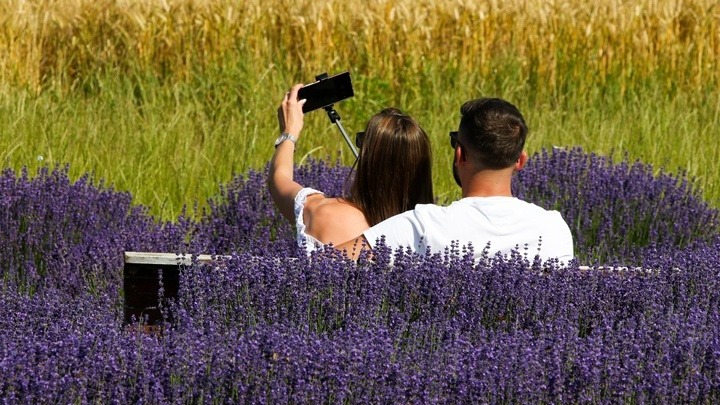 Έρωτας στην ψηφιακή εποχή: dating apps, sexting και τεχνητή νοημοσύνη