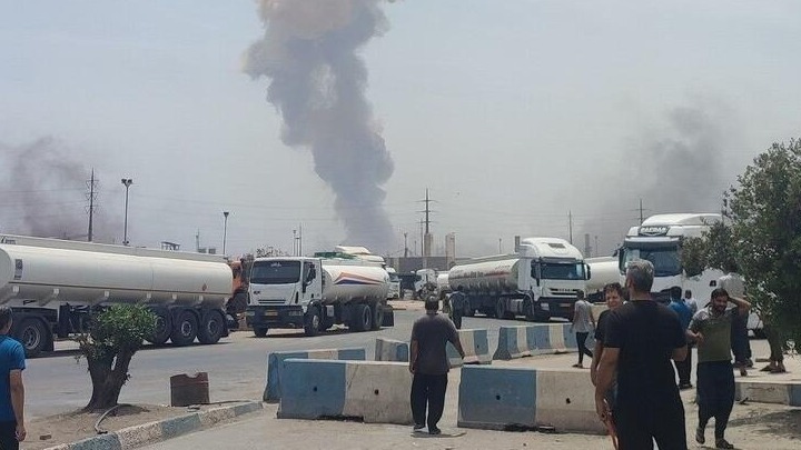 Καπνοί πάνω από την Τεχεράνη μετά από πλήγματα σε κεντρική συνοικία