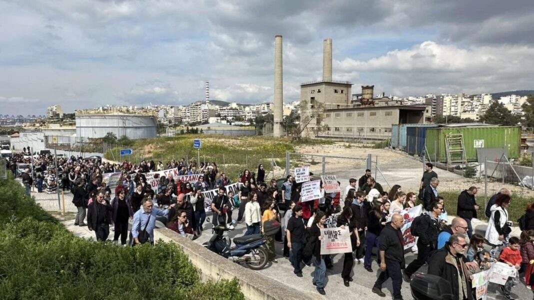 Κινητοποίηση κατοίκων στη Δραπετσώνα έξω από την Oil One