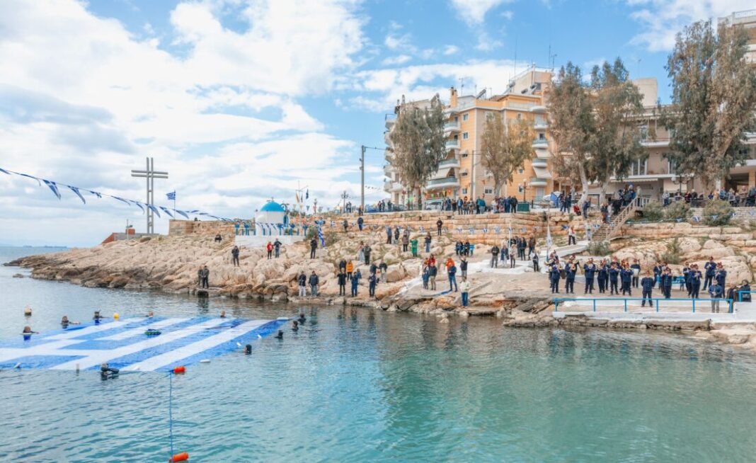 Πειραϊκή Γαλανόλευκη θάλασσα 25 Μαρτίου Πειραιάς