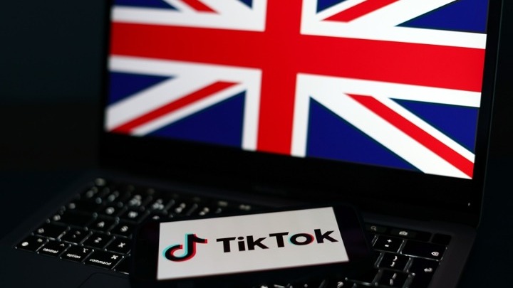 παιδιά οθόνες κινητό τάμπλετ οικογένεια