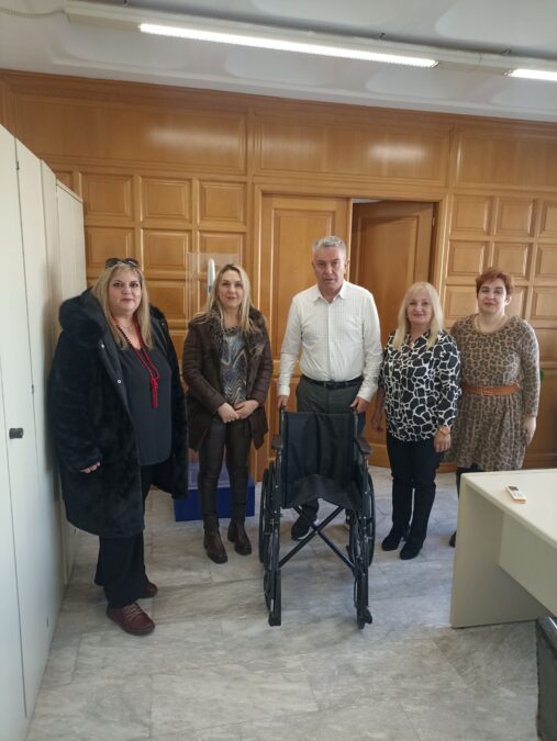 amaxidio δωρεά αναπηρικού αμαξιδίου Νίκαια νοσοκομείο