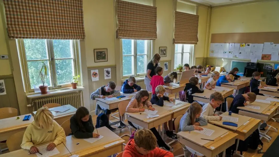 Σουηδία οθόνες σχολεία βιβλία